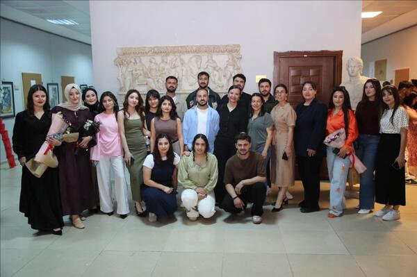 guzel-sanatlar-fakultesi-nden-bir-arada-yilsonu-sergisine-yogun-ilgi