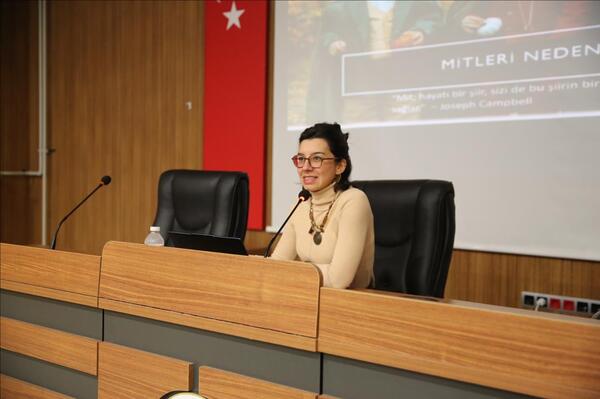 mitoloji-rehberliginde-insanin-kendini-bulma-seruveni-konferansi-gerceklestirildi