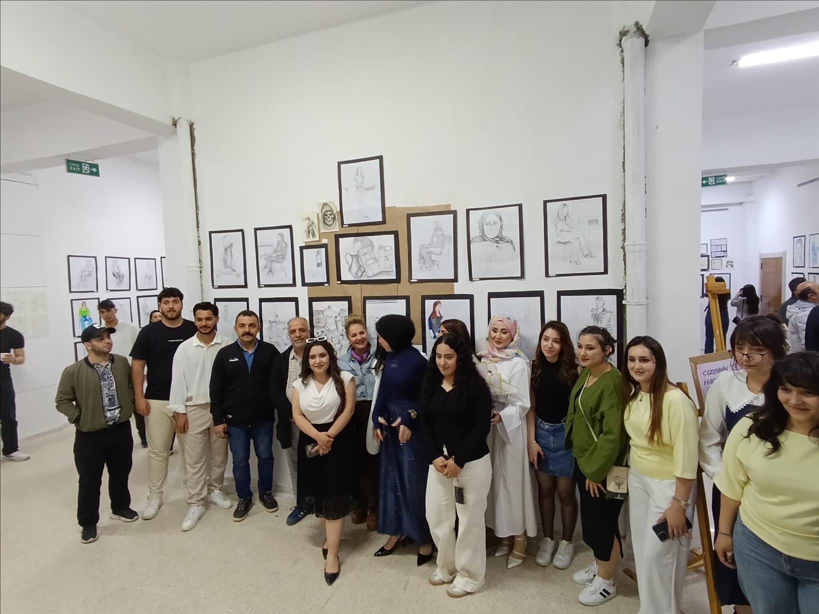 sirnak-universitesi-guzel-sanatlar-fakultesi-nde-cizginin-hafizasi-sergisi-buyuk-ilgi-gordu
